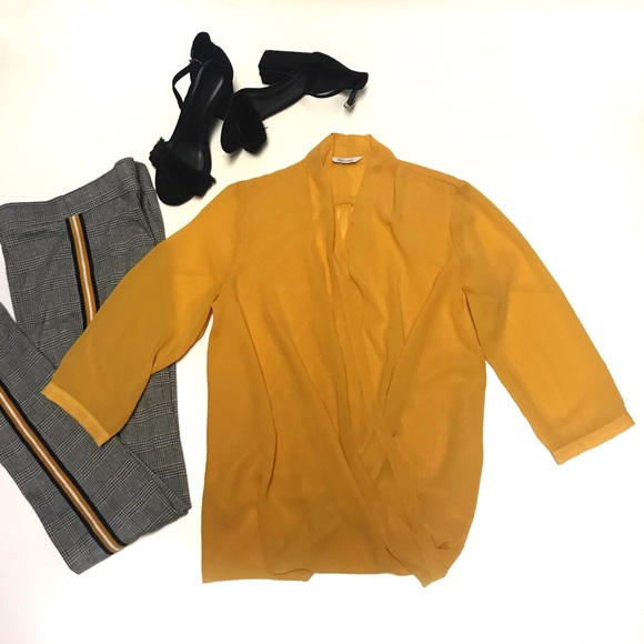 REITMANS CROSSOVER DRAPEY CHIFFON TOP - Picture 3 of 3